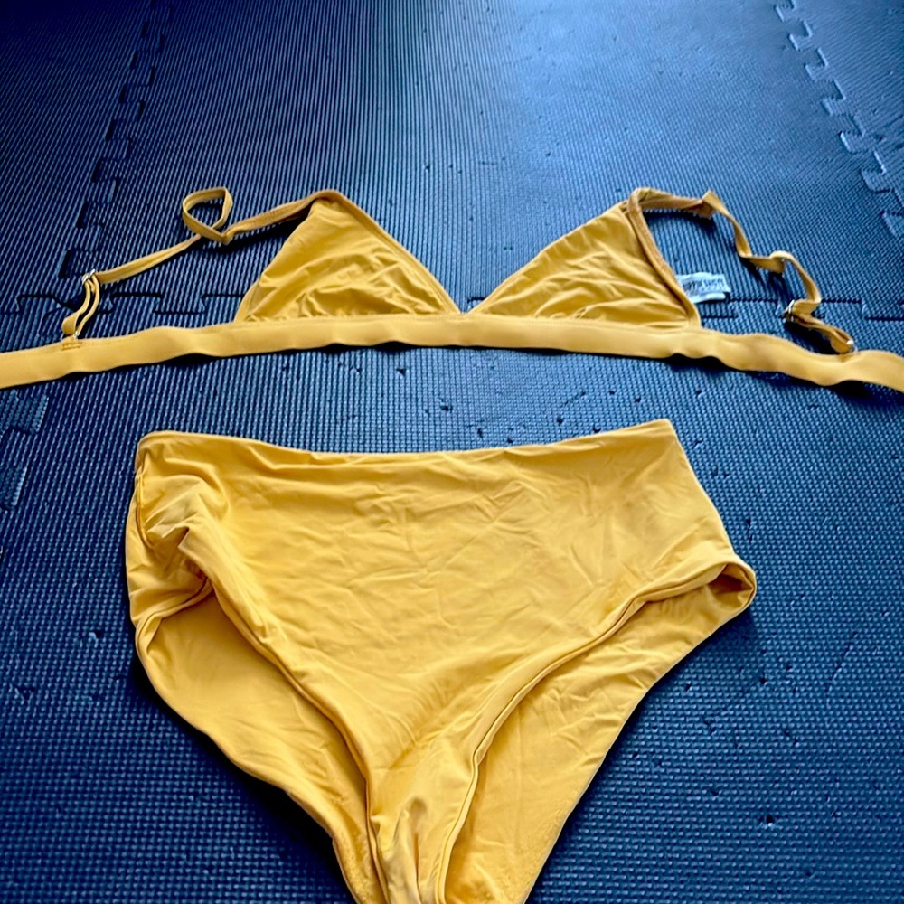 Dippin daisies yellow set super soft! Like new!